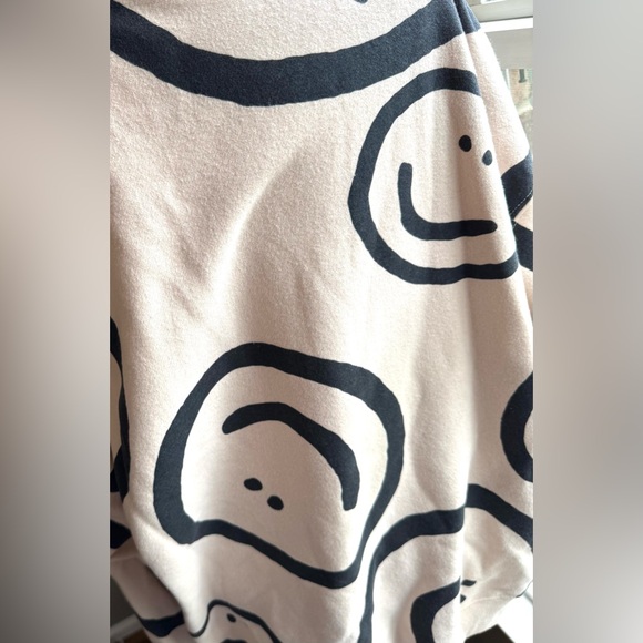 WILD FABLE Smiley Face Cream Pullover - Picture 5 of 10
